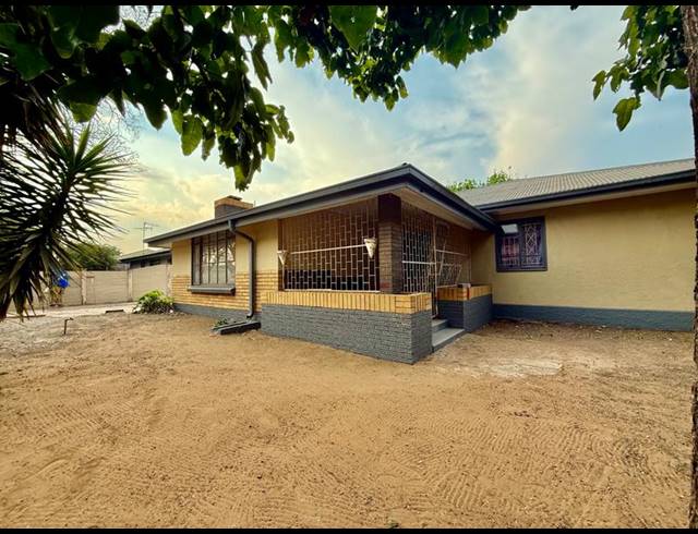 4 BEDROOM HOUSE FOR SALE IN VANDERBIJLPARK CW 5